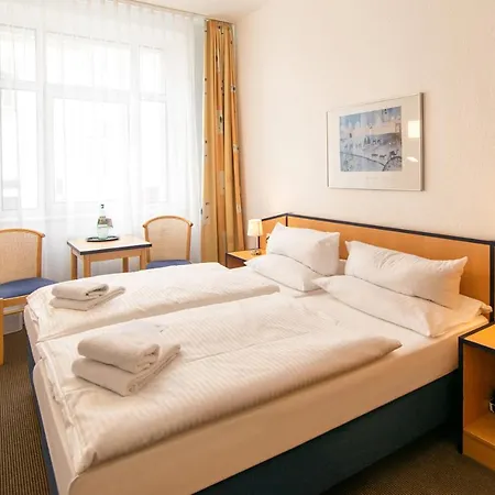 호텔 Strandhotel Bansiner Hof 3*