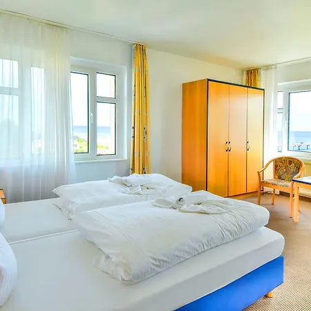 호텔 Strandhotel Bansiner Hof 3*